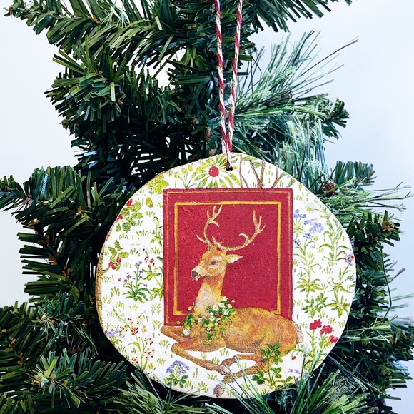 Hand Crafted Natural Wood Christmas Ornament Decoupage Deer Napkin/Tree Decor - Picture 1 of 3